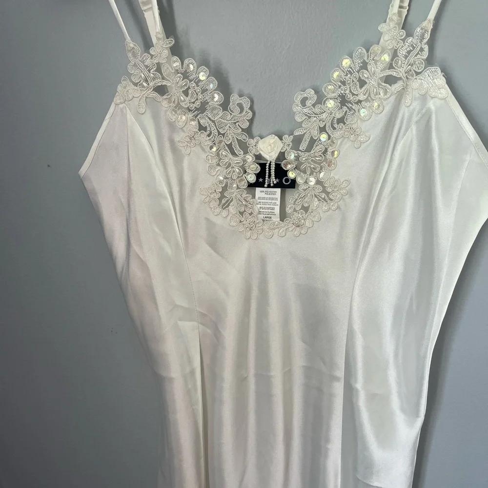 Elegant White Satin Slip with Lace Detail‎